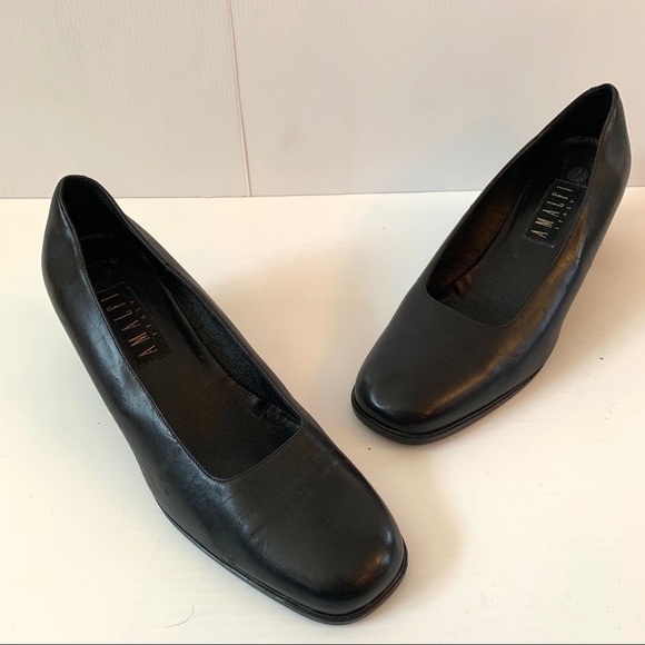 Women’s AMALFI Black Leather 2” Heel - Size 11